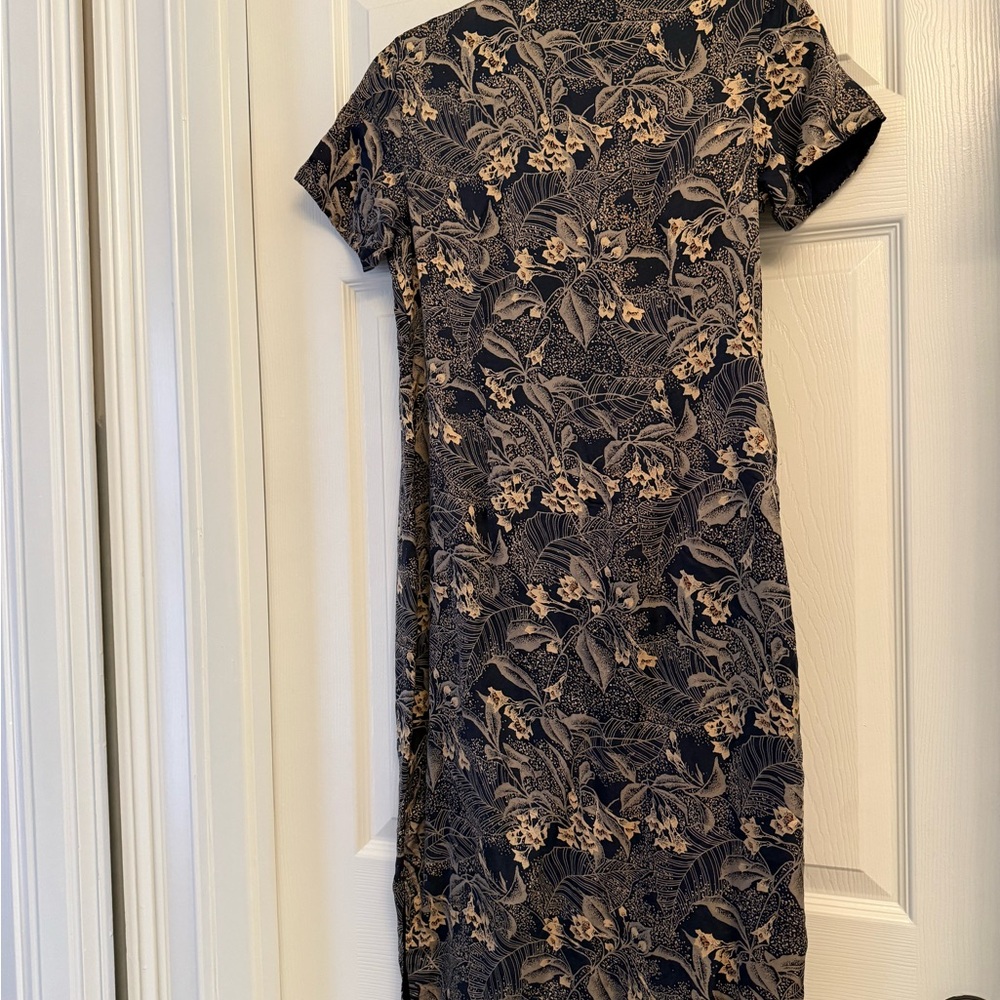 Floral Print Short-Sleeve Women’s Dress in Navy and Beige
